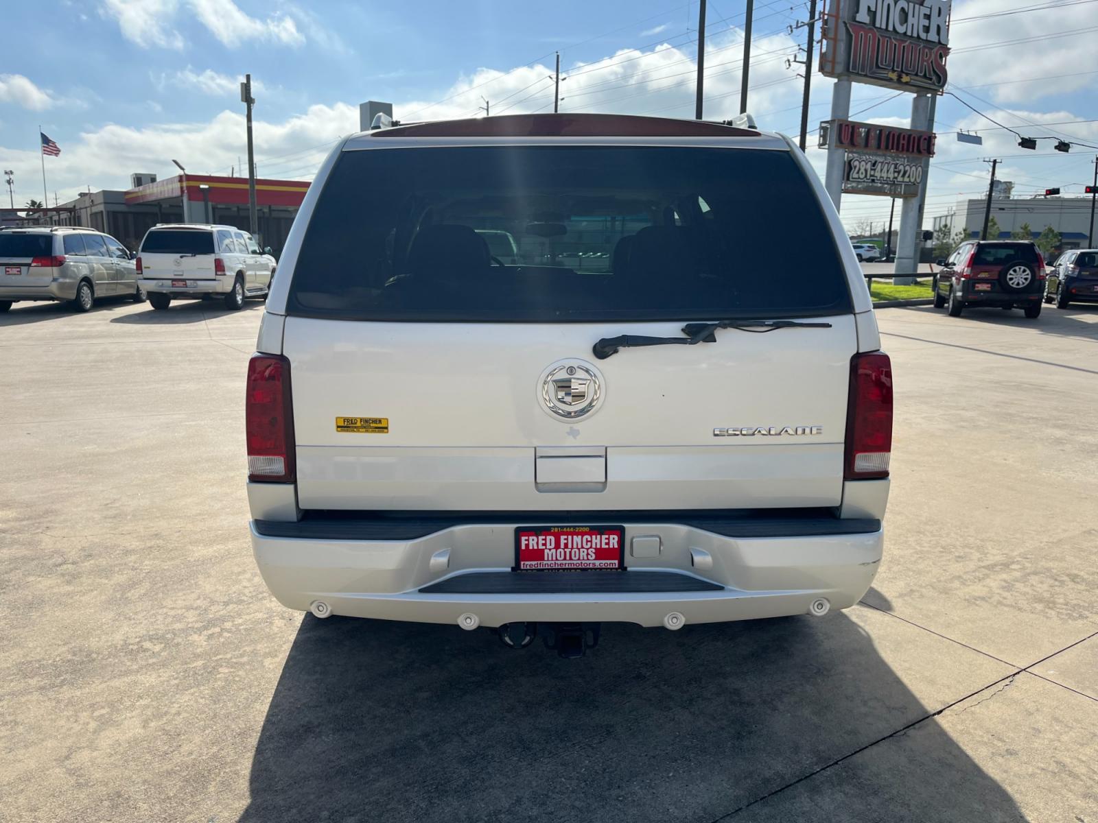 2002 white /TAN Cadillac Escalade 2WD (1GYEC63T62R) with an 5.3L V8 OHV 16V engine, 4-Speed Automatic Overdrive transmission, located at 14700 Tomball Parkway 249, Houston, TX, 77086, (281) 444-2200, 29.928619, -95.504074 - Photo #5
